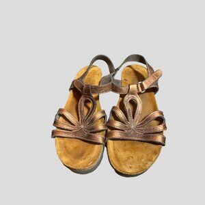 Naot 39 bronze wedge sandal